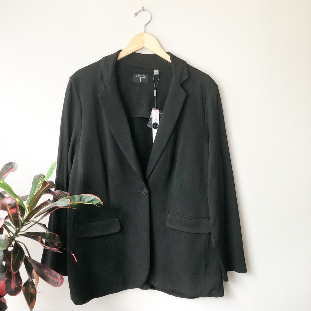 T TAHARI Woman Dark Black Soft Knit Blazer. New withTags.